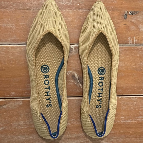 Rothy’s Retired Sahara Gold Giraffe Print Point 6.5 - Picture 2 of 5